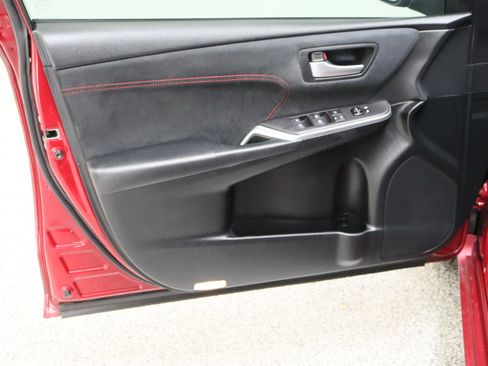 Used 2016 Toyota Camry XSE w/ Moonroof Package FWD image 12