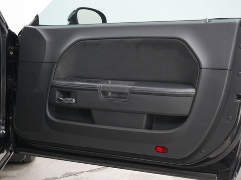 Used 2009 Dodge Challenger SRT8 w/ SRT Option Group II RWD image 9