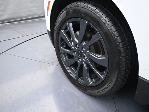 Used 2023 Chevrolet Equinox RS FWD image 32