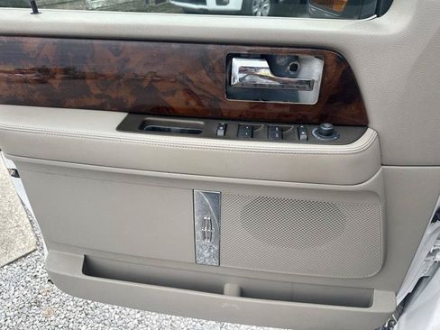 Used 2011 Lincoln Navigator 2WD image 14