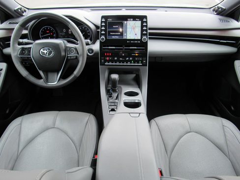 Used 2019 Toyota Avalon Limited image 37