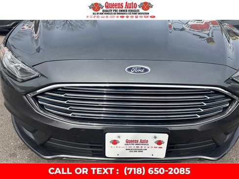 Used 2018 Ford Fusion SE image 26