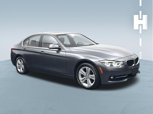 Used 2018 BMW 330i xDrive Sedan w/ Convenience Package image 2