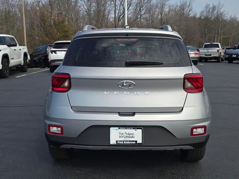 New 2026 Hyundai Venue SEL FWD image 4
