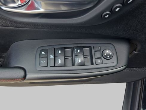 Used 2020 Jeep Cherokee Trailhawk image 34