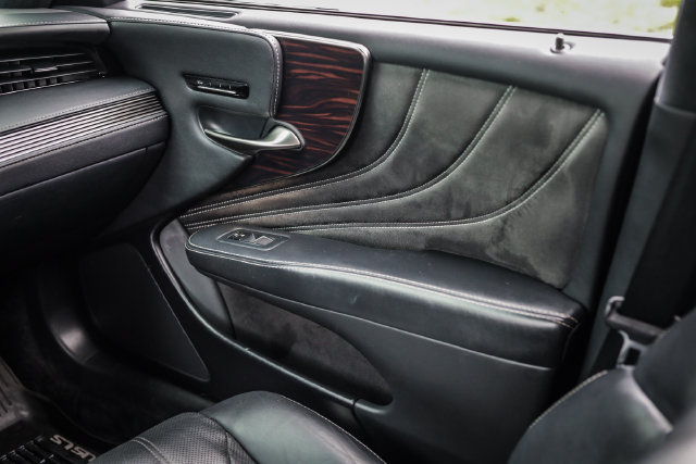 Used 2018 Lexus LS 500 AWD w/ Luxury Package image 47