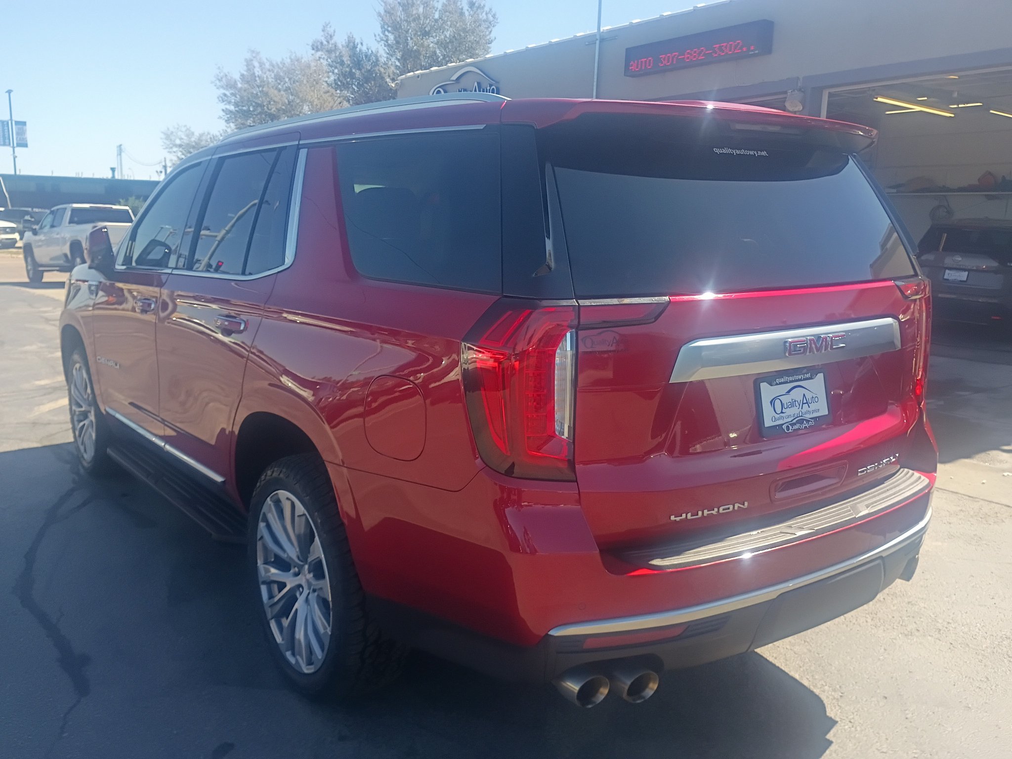 Used 2023 GMC Yukon Denali AWD/4WD image 8