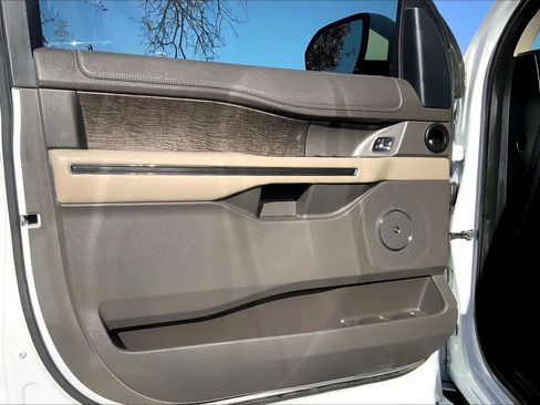 Used 2019 Ford Expedition Limited image 21