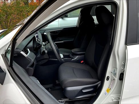 Certified 2025 Toyota RAV4 LE image 8