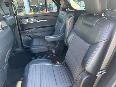 Used 2025 Ford Explorer ST-Line image 26