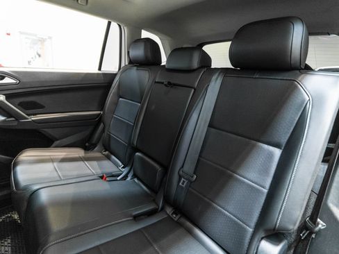 Used 2018 Volkswagen Tiguan SEL w/ 3rd Row Seat Package AWD/4WD image 31