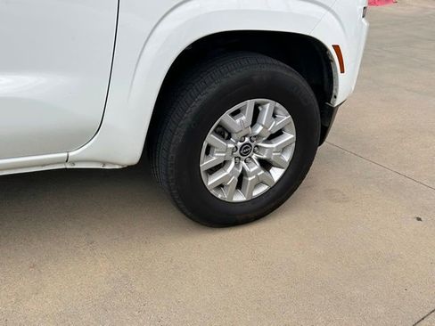 Used 2023 Nissan Frontier SV image 12
