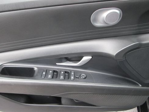 Used 2022 Hyundai Elantra SEL FWD image 20