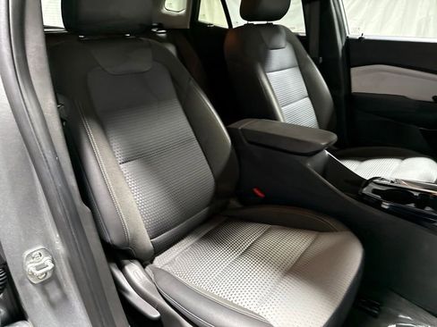 Used 2025 Chevrolet Trax LT w/ LT Convenience Package FWD image 35