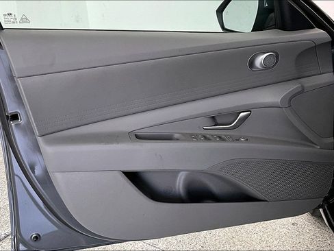 Used 2026 Hyundai Elantra SE FWD image 20