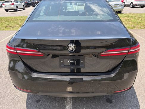 Used 2025 BMW 530i xDrive w/ Premium Package AWD/4WD image 18