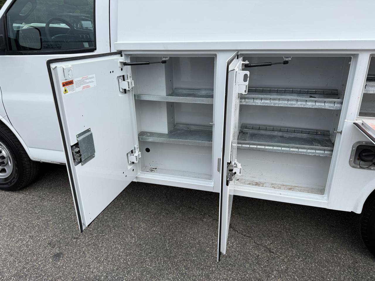 Used 2017 Chevrolet Express 3500 RWD image 12