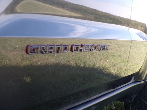 Used 2021 Jeep Grand Cherokee Trailhawk AWD/4WD image 9