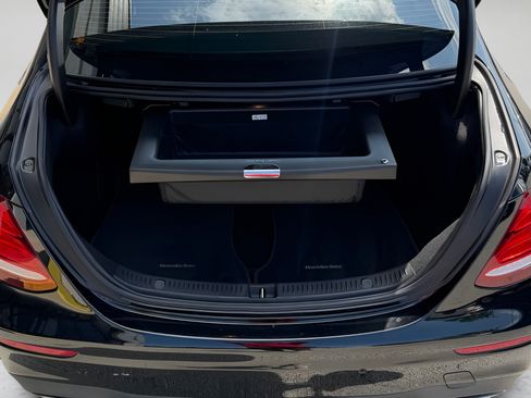Used 2018 Mercedes-Benz E 300 4MATIC image 23