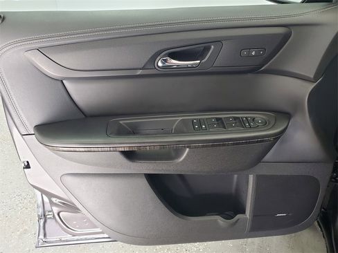 Used 2017 GMC Acadia Limited SLT image 8