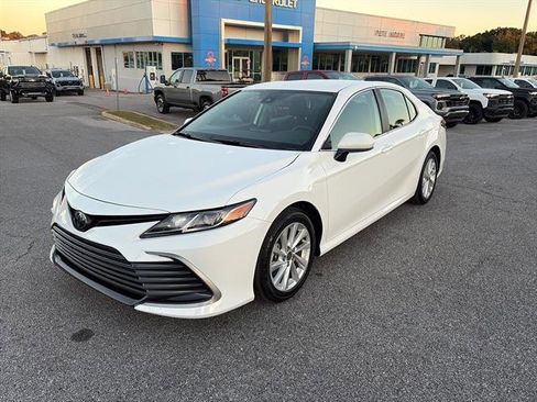 Used 2024 Toyota Camry LE image 3