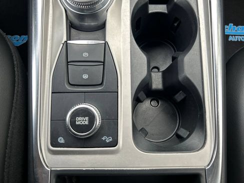 Used 2022 Ford Explorer XLT w/ Equipment Group 202A AWD/4WD image 31
