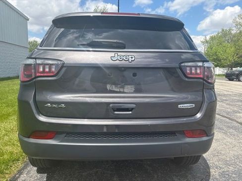 Used 2018 Jeep Compass Latitude w/ Cold Weather Group AWD/4WD image 11