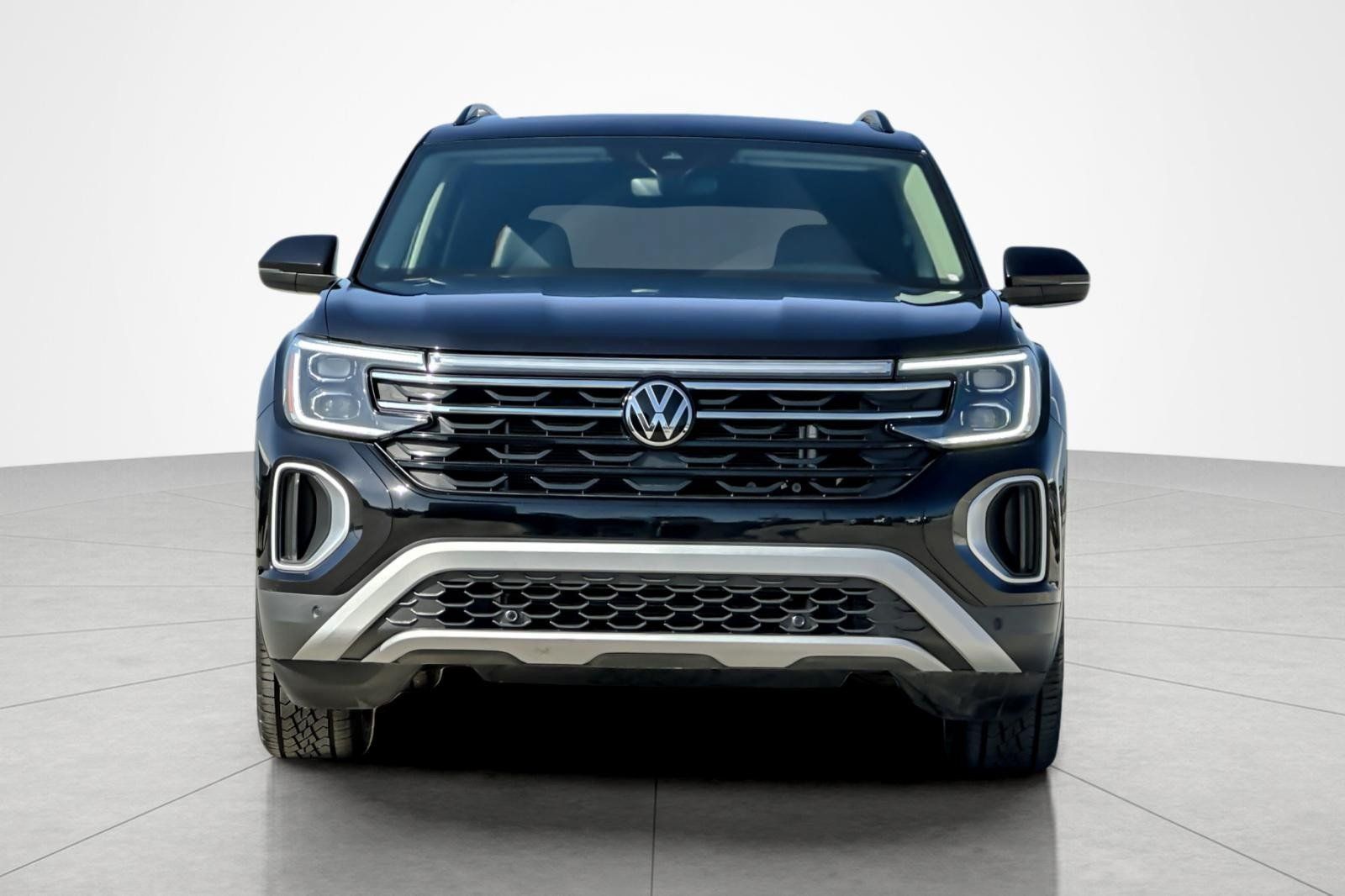Used 2024 Volkswagen Atlas Peak Edition SE AWD/4WD image 8