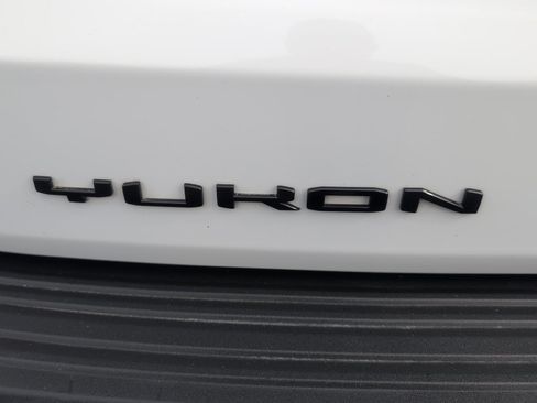Used 2022 GMC Yukon SLT w/ SLT Premium Package AWD/4WD image 12