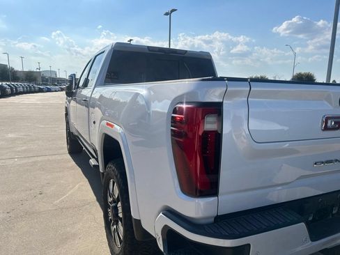 Used 2024 GMC Sierra 2500 Denali w/ Technology Package AWD/4WD image 5