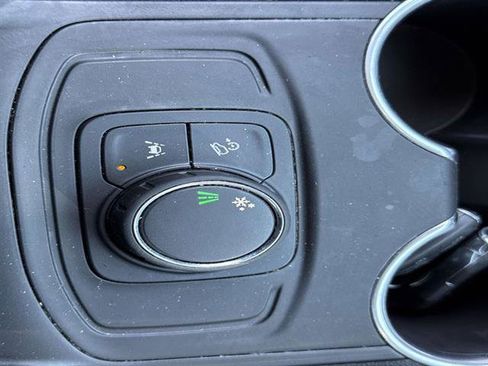 Used 2020 GMC Terrain SLE image 23