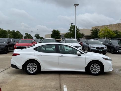 Used 2026 Toyota Camry LE w/ Convenience Package FWD image 6