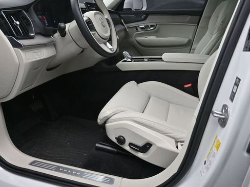 Certified 2026 Volvo XC90 T8 Ultra w/ Protection Package Premier AWD/4WD image 17