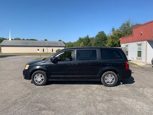 Used 2010 Dodge Grand Caravan SE w/ Climate Group image 3
