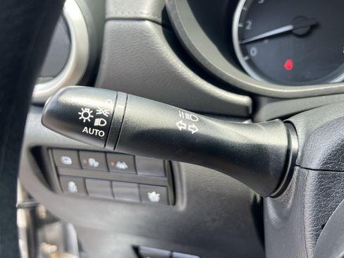 Used 2025 Nissan Versa S FWD image 34