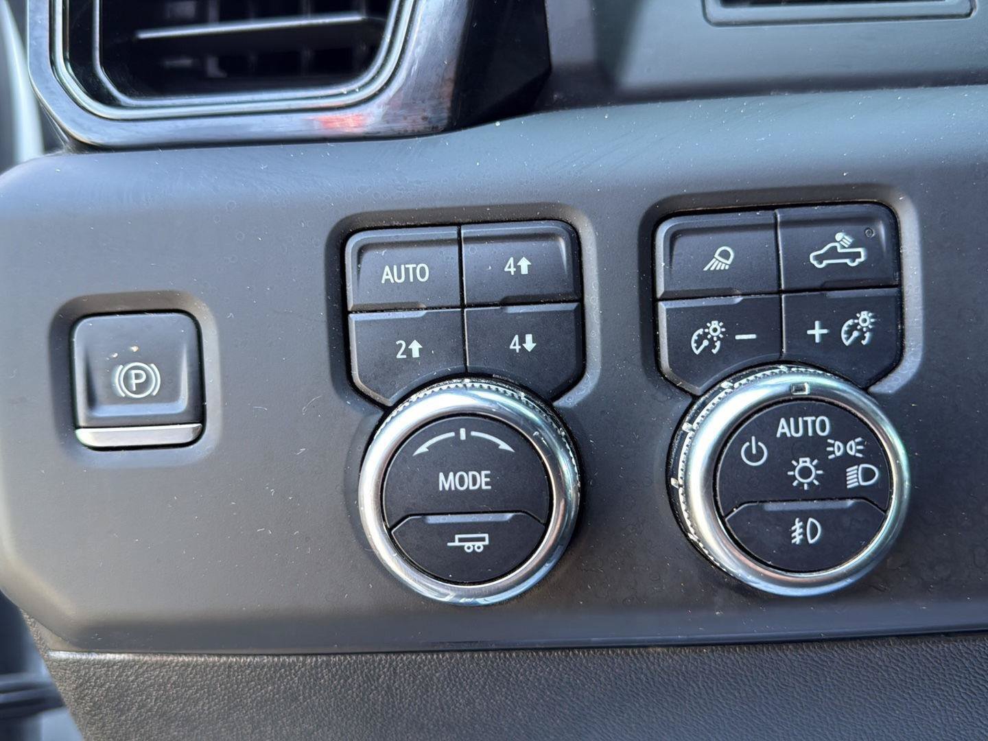 Used 2024 GMC Sierra 3500 AT4 w/ AT4 Preferred Package AWD/4WD image 13
