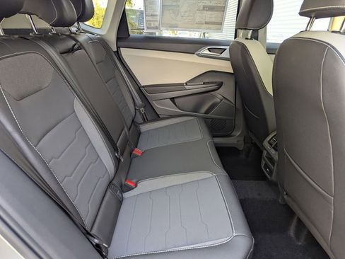 Certified 2025 Volkswagen Taos SE image 19