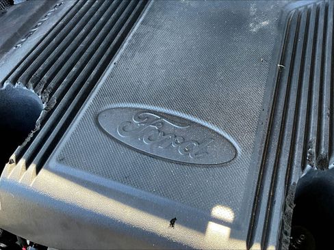 Used 2019 Ford Expedition XLT image 31