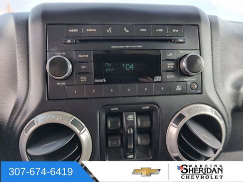 Used 2017 Jeep Wrangler Unlimited Sahara w/ Connectivity Group image 10