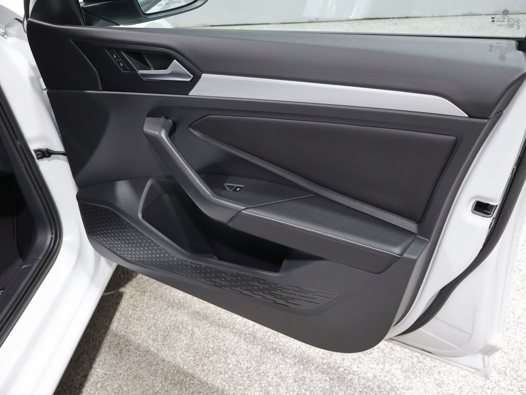 Used 2025 Volkswagen Jetta Sport FWD image 23