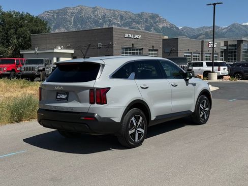 Used 2022 Kia Sorento LX AWD/4WD image 9