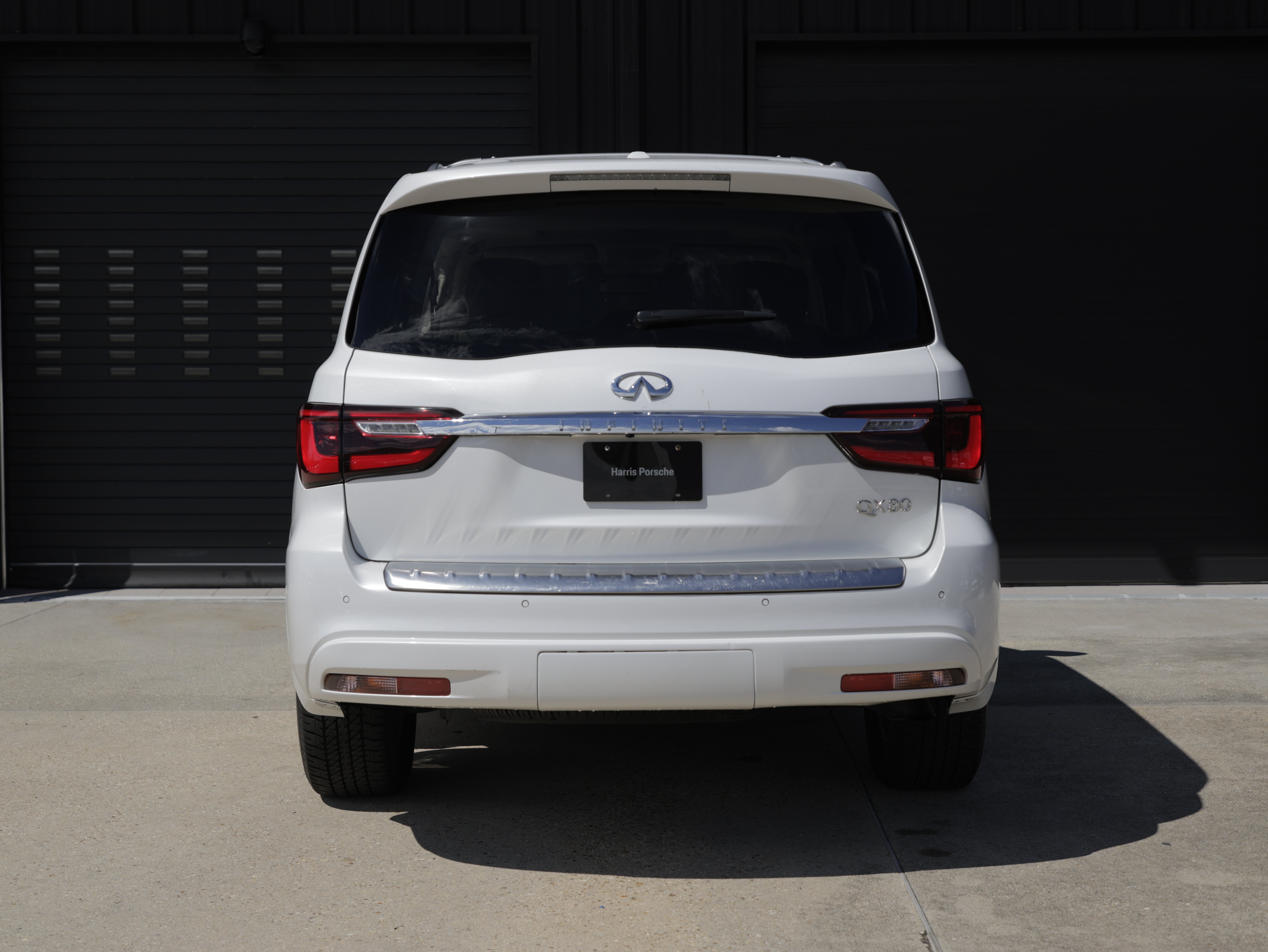 Used 2019 INFINITI QX80 Luxe w/ All-Season Package RWD image 4
