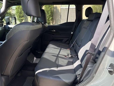 Used 2024 Lexus GX 550 AWD/4WD image 31