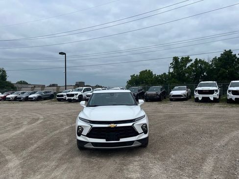 Used 2023 Chevrolet Blazer LT FWD image 3