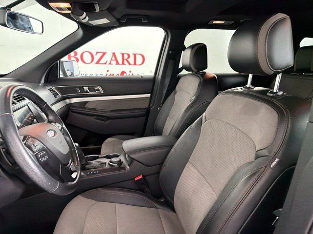 Used 2017 Ford Explorer XLT w/ Equipment Group 202A AWD/4WD image 20