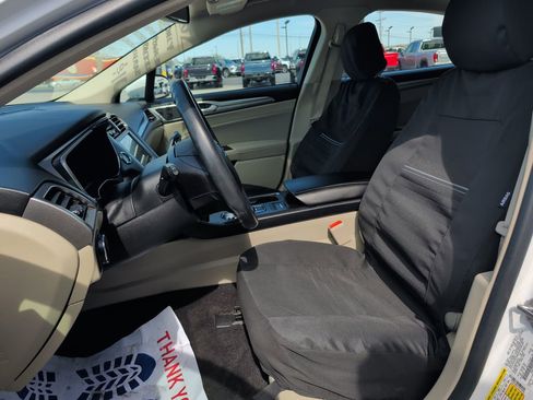 Used 2020 Ford Fusion SE image 8