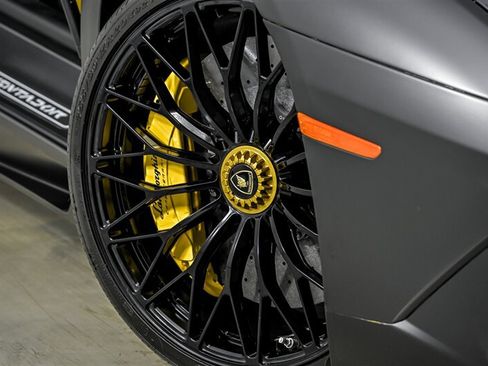 Used 2017 Lamborghini Aventador LP 750-4 Superveloce AWD/4WD image 3