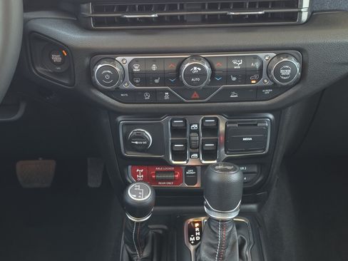 New 2026 Jeep Wrangler Unlimited Sport w/ Dual Top Group AWD/4WD image 20