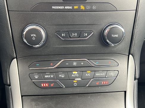 Used 2019 Ford Edge SEL w/ Equipment Group 201A AWD/4WD image 23