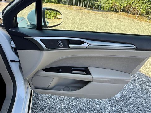 Used 2017 Ford Fusion SE w/ Fusion SE Technology Package FWD image 29